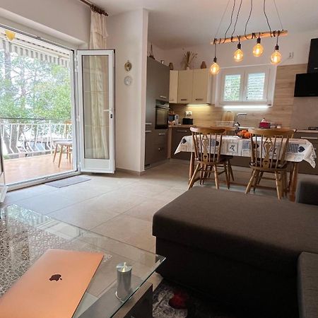 Martinšćica Sidus Maris, Spacious Seaside Apartment With Free Parking מראה חיצוני תמונה