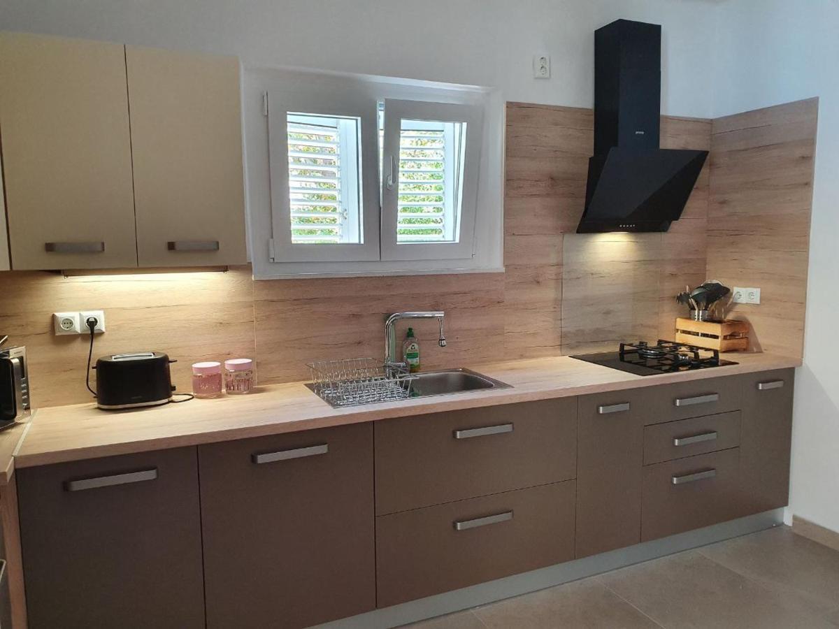 Martinšćica Sidus Maris, Spacious Seaside Apartment With Free Parking מראה חיצוני תמונה