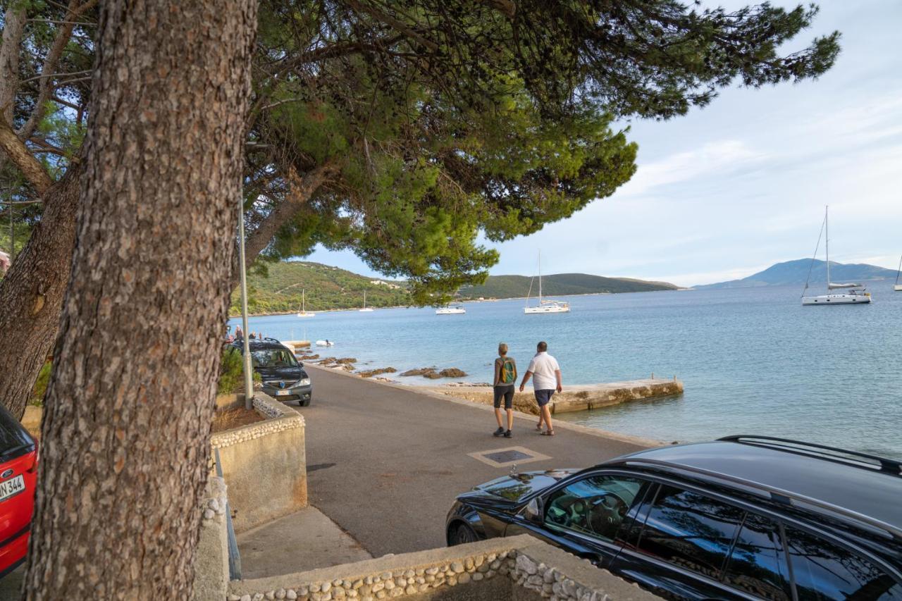Martinšćica Sidus Maris, Spacious Seaside Apartment With Free Parking מראה חיצוני תמונה