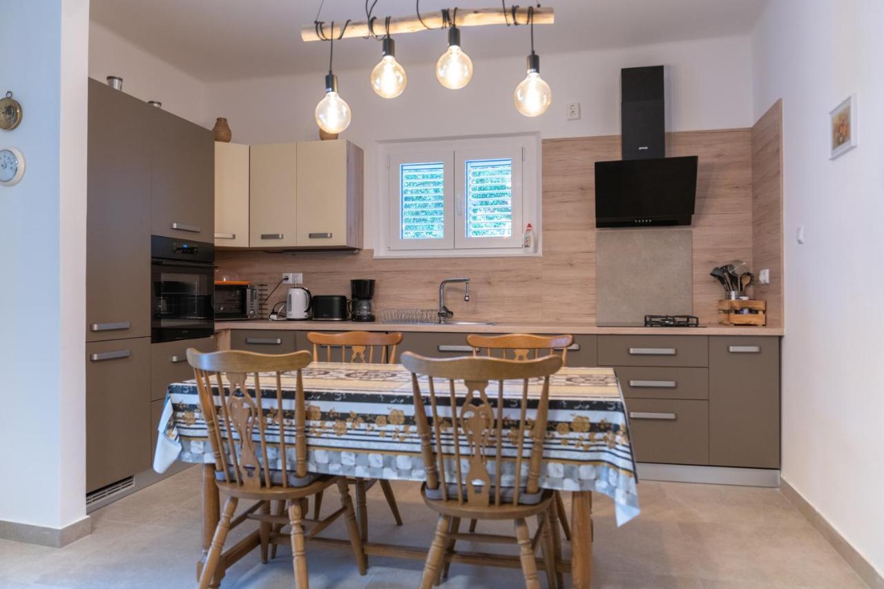 Martinšćica Sidus Maris, Spacious Seaside Apartment With Free Parking מראה חיצוני תמונה