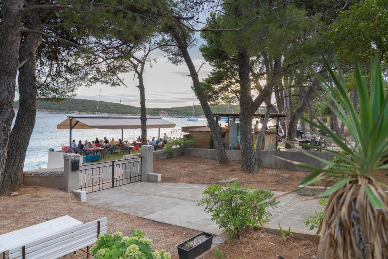 Martinšćica Sidus Maris, Spacious Seaside Apartment With Free Parking מראה חיצוני תמונה